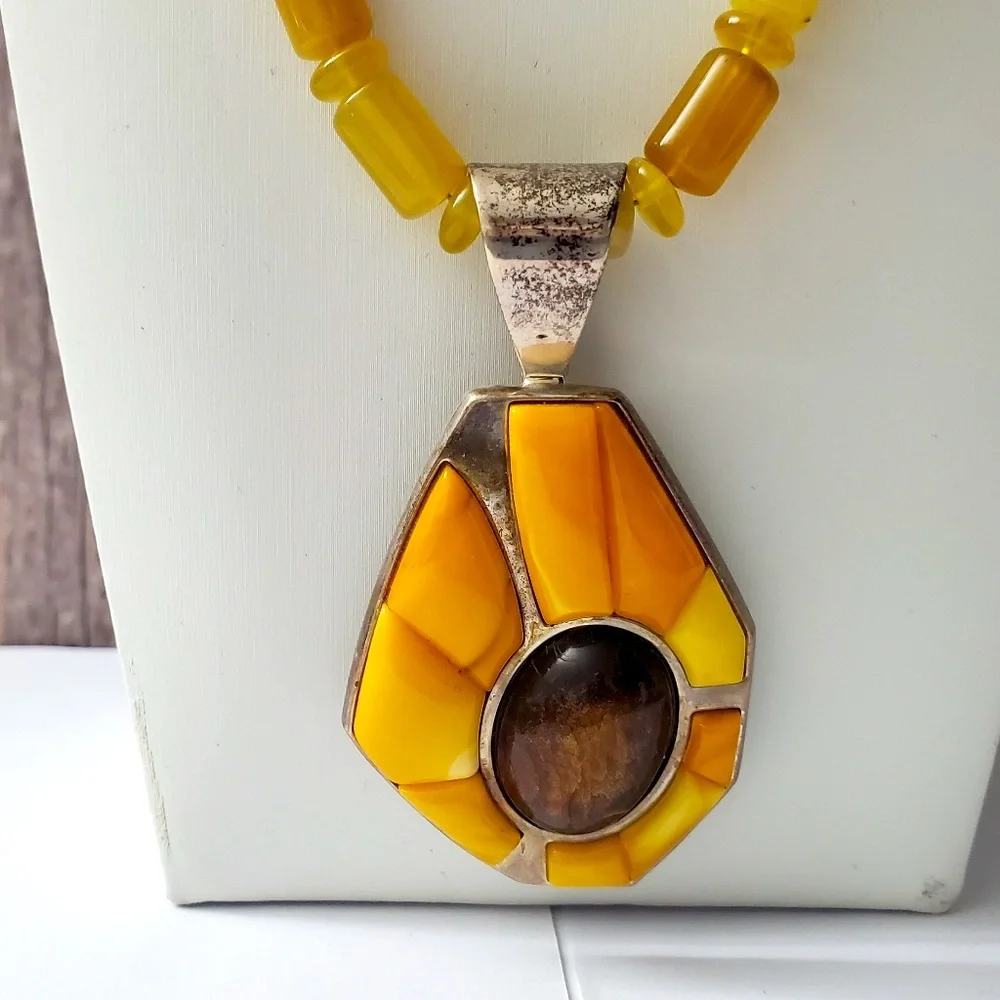 Vintage this necklace